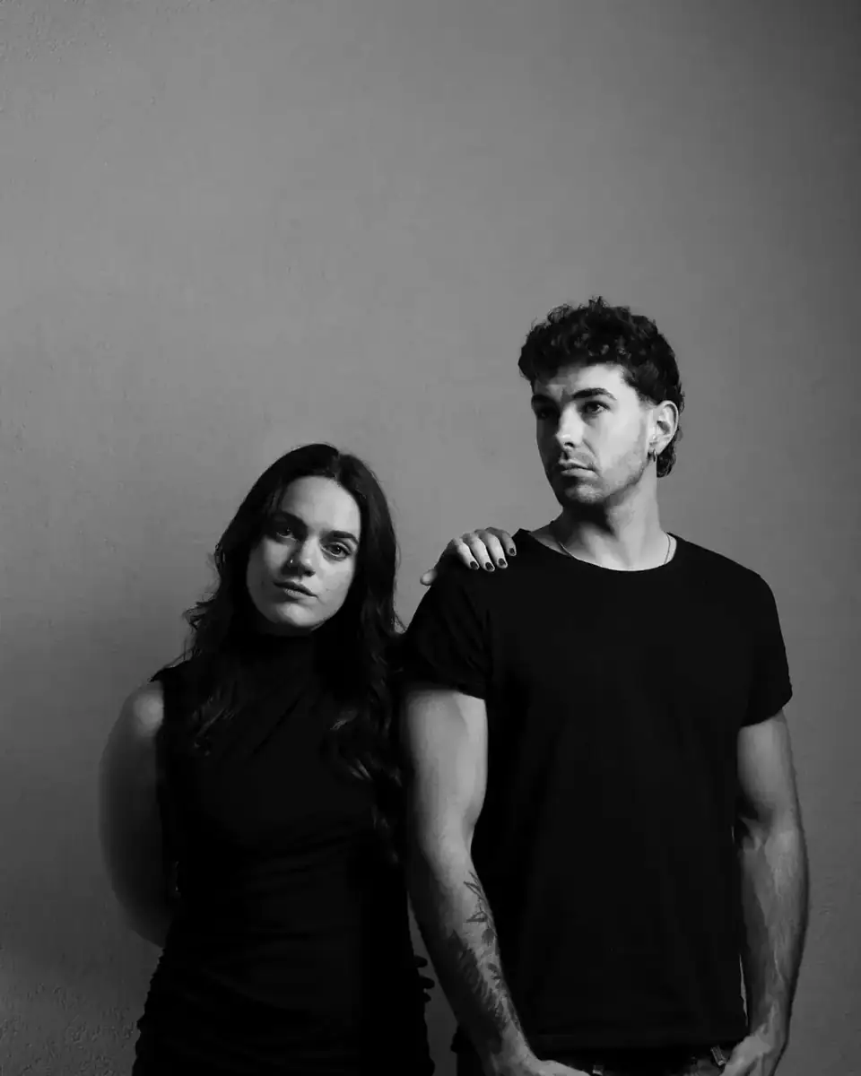 Acoustic pop-rock ambience